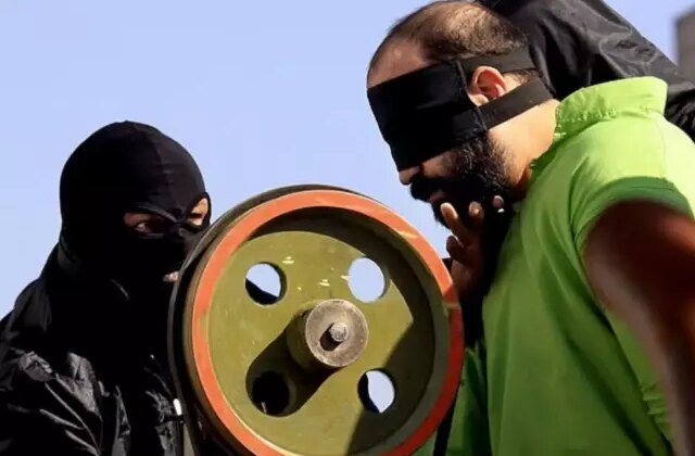 İran’da “Profesyonel hırsızlık” suçlamasıyla yargılanan üç erkeğin elleri kesildi