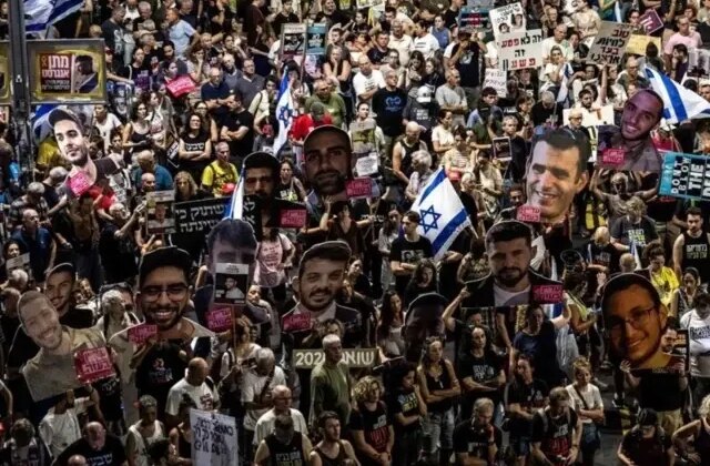 İsrail’de on binlerce kişi Netanyahu hükümetini protesto etti