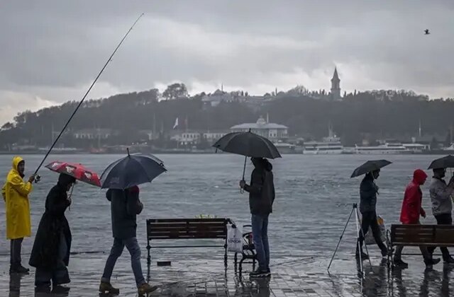 İstanbul’da fırtına uyarısı, 3 ilçede denize girmek yasaklandı