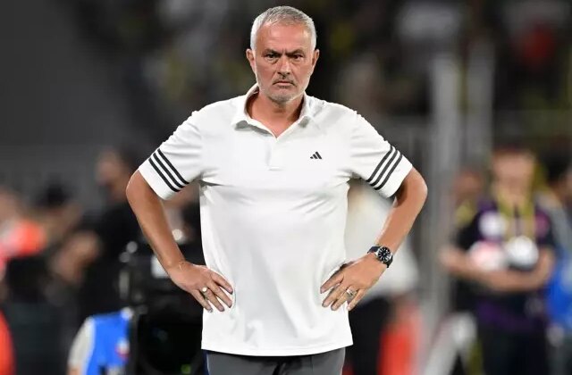 Jose Mourinho bu kez de sosyal medya ve televizyondaki yorumculara sataştı