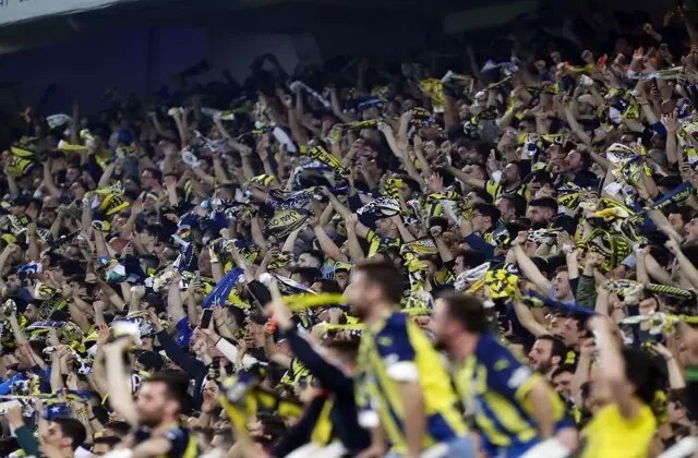 Kadıköy’de tarihi gece! Tribünlerden dünya rekoru