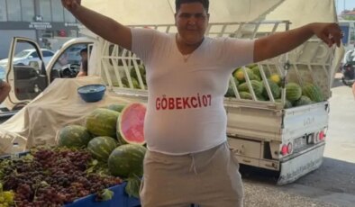 Göbek atarak karpuz satan genç sosyal medyayı salladı