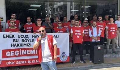 Karşıyaka Belediyesi işçileri, maaş alamadıkları gerekçesiyle eylem yaptı