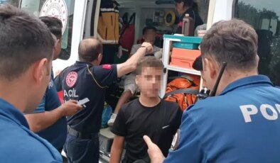 Kavga ettiği çocukları bacaklarından bıçakladı