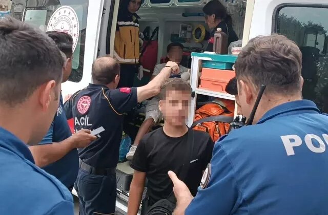 Kavga ettiği çocukları bacaklarından bıçakladı