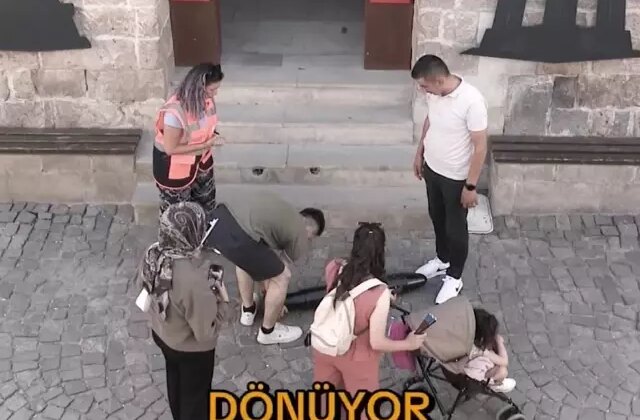Tüyleri diken diken eden deney! Kimse yerinden oynatamadı, anlayanın gözleri doldu