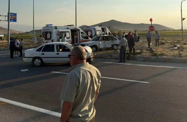 Kayseri’de feci kaza: 2 ölü, 6 yaralı