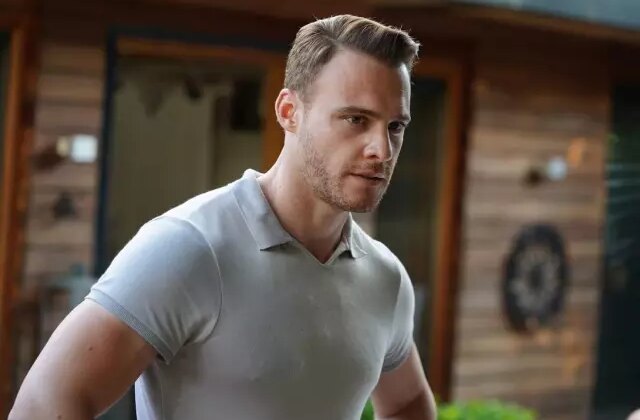 Kerem Bürsin hayatının bilinmeyen yönlerini anlattı