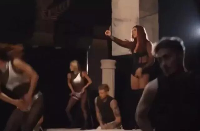 Klip çekiminde sinirlerine hakim olamayan Hadise dansçıları azarladı