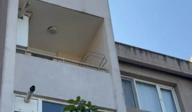 4 yaşındaki oğlunu yastıkla boğarak öldürdü, cesediyle 8 saat aynı evde kaldı