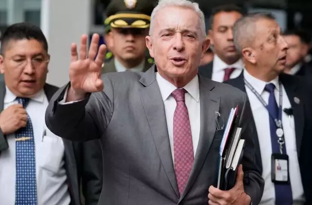 Kolombiya’da eski Devlet Başkanı Alvaro Uribe, 12 yıl ev hapsine mahkum edildi