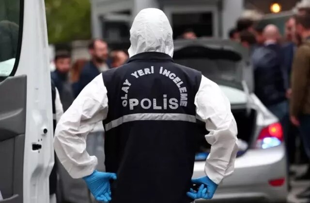 Parkta bıçaklı kavga: 3 yaralı