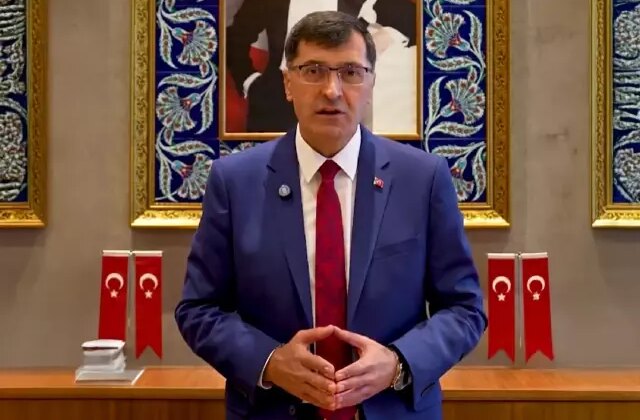 Kütahya Belediye Başkanı, AK Parti’ye geçeceği iddiasını yalanladı
