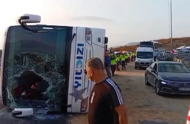 Kuzey Marmara Otoyolu’nda yolcu otobüsü devrildi: 3 ölü 20 yaralı