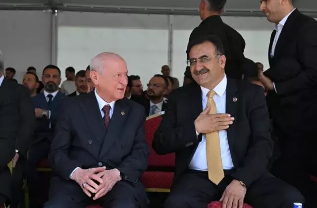 Malazgirt’teki programa damga vuran kare: Bahçeli’nin yanındaki isme dikkat