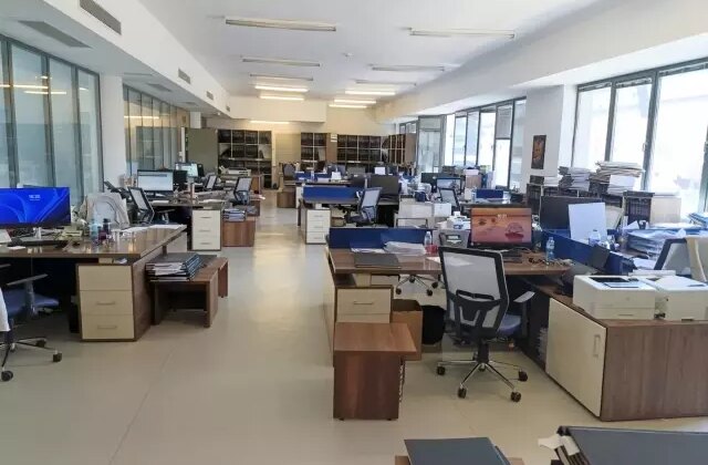 Memurlar iş bıraktı, kamu kurumları boş kaldı