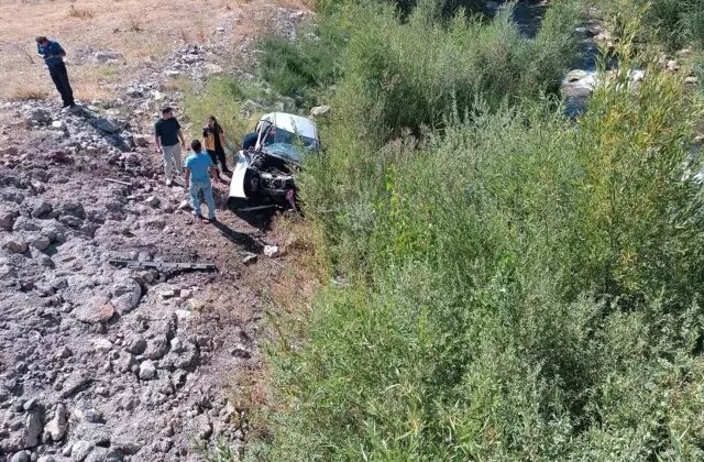 Metrelerce yüksekten düşen araç iki kişiye mezar oldu