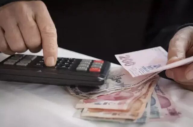 Milyonları ilgilendiriyor: İşte emekliler için masadaki 2 zam senaryosu