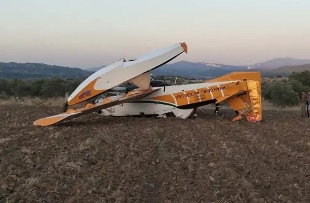 Orman yangınına müdahale eden uçak zorunlu iniş yaparken düştü