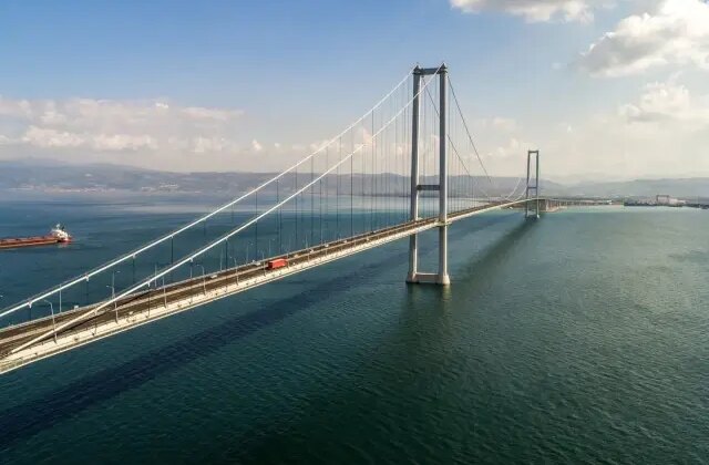 Osmangazi Köprüsü’nden 64 metre ve üzeri gemilerin geçişi yasaklandı