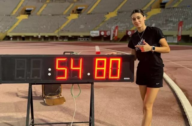 Para atlet Aysel Önder, kadınlar 400 metre dünya rekorunu kırdı
