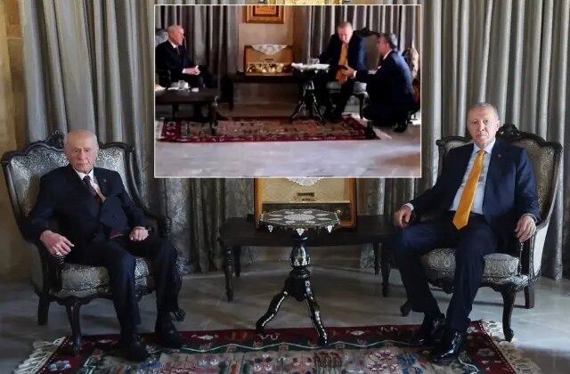 Programda ilginç anlar: Bahçeli, Cumhurbaşkanı Erdoğan’a 2 eser dinletti