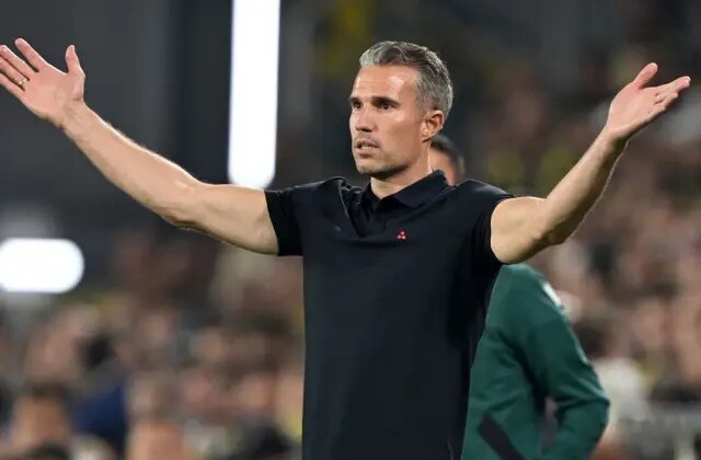 Robin Van Persie’den Fenerbahçe taraftarına mesaj