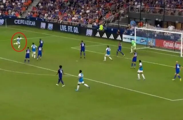 Takımı tek başına sırtlıyor! Galatasaray’ın eski yıldızından inanılmaz gol