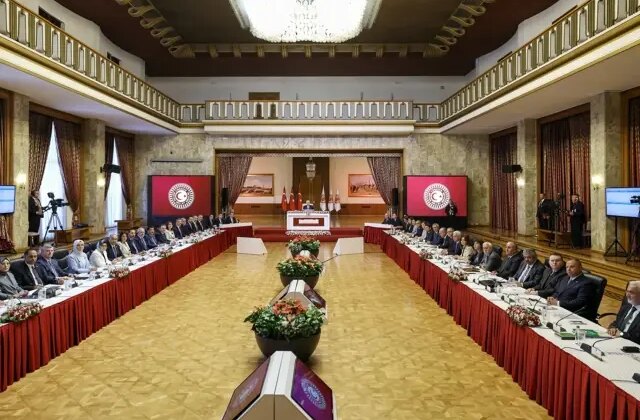 Tarihi komisyonun Meclis’teki ilk toplantısı sona erdi