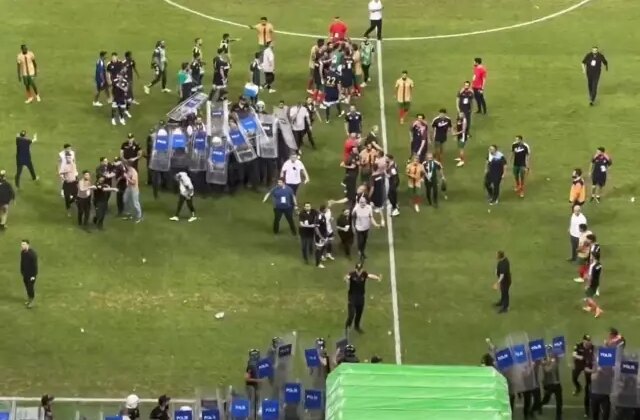 Tekmeler havada uçuştu! Amedspor-Erzurumspor maçı sonrası ortalık savaş alanına döndü