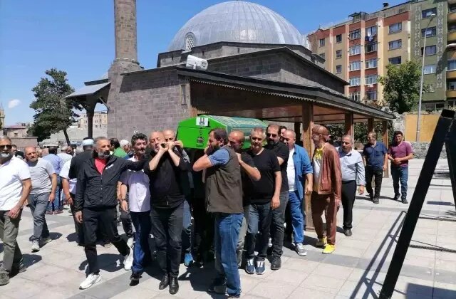 Türk Halk Müziği’nin güçlü sesi Bahattin Karakoç hayatını kaybetti