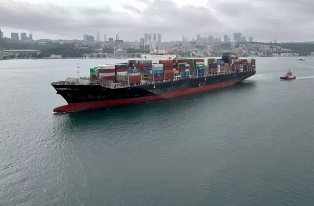 Türkiye kapıları kapattı, İsrail’e ait gemi rotayı Yunanistan’a çevirdi