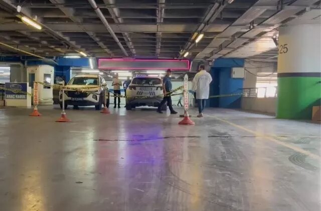 Ünlü AVM’de korku dolu anlar! Şarjörü boşaltıp olay yerinden kaçtı