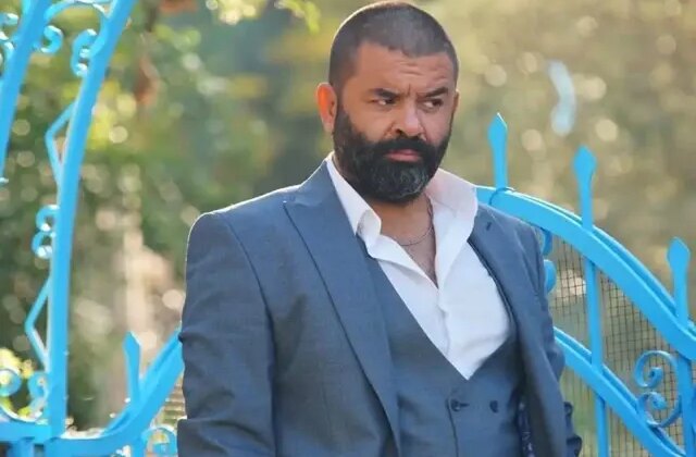 Ünlü oyuncu Bülent Şakrak, genç sevgilisiyle doğum gününde aşk tazeledi