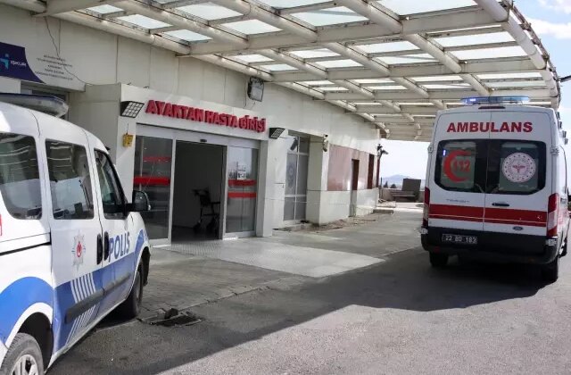 Fare zehri yutan bebek hastanede yaşam savaşı veriyor