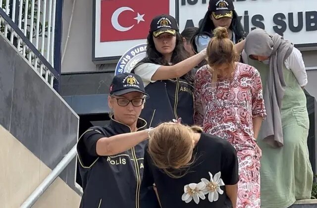 Ekipler şaştı kaldı! 19 yaşındaki genç kızın 101 suç kaydı çıktı