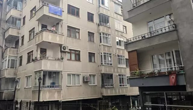 10 günlük bebek, babasının kucağındayken 5. kattan düşerek can verdi