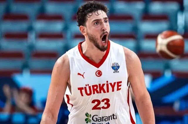 12 Dev Adam, Polonya’yı farklı geçerek yarı finale yükseldi