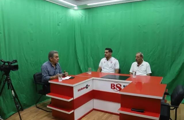 2 saat planlanan program 3 dakika sürdü, moderatör ne yapacağını şaşırdı