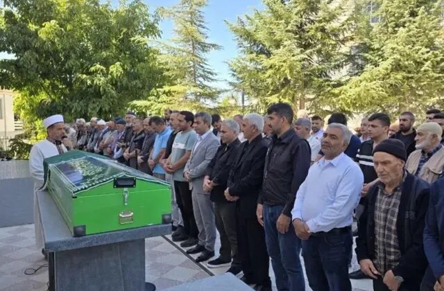 3 padişah, 12 cumhurbaşkanı gören Ayşe Nine vefat etti