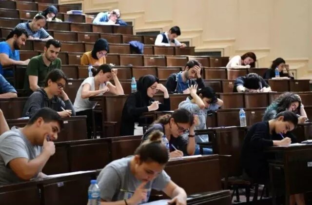 AK Parti, İstanbulkart öğrenci indirimini geri aldı
