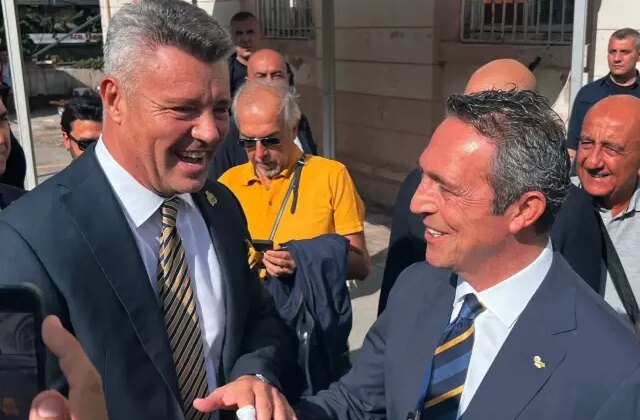 Ali Koç ve Sadettin Saran selamlaştı: Ne oldu parmağına?