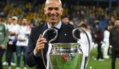 Antrenörlüğe geri dönüyor! Zinedine Zidane imzayı attı