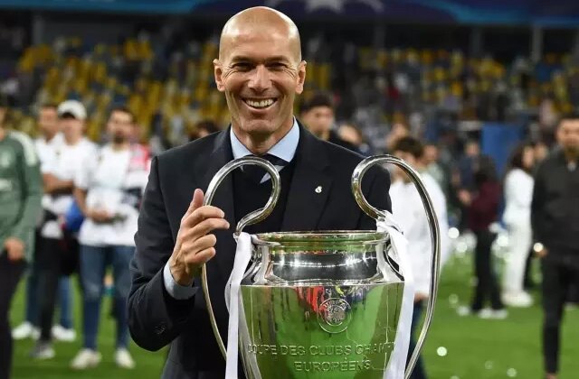 Antrenörlüğe geri dönüyor! Zinedine Zidane imzayı attı