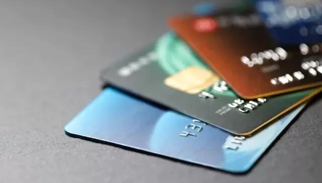 Banka kartını arkadaşına verdi, hakkında 10 ayrı dava açıldı