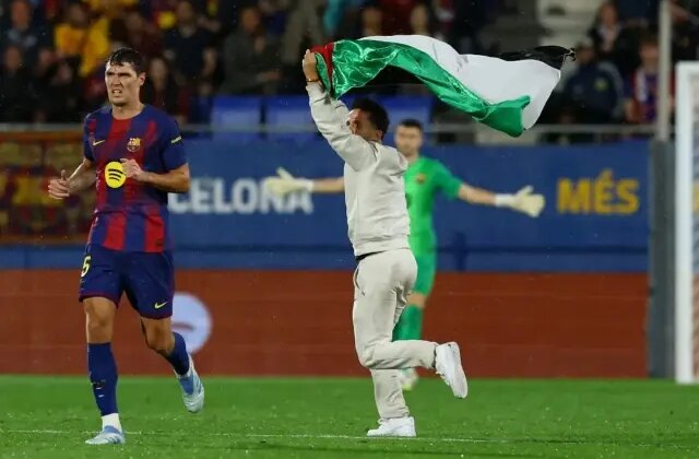 Barcelona’nın 3-0’lık zaferini gölgede bırakan protesto
