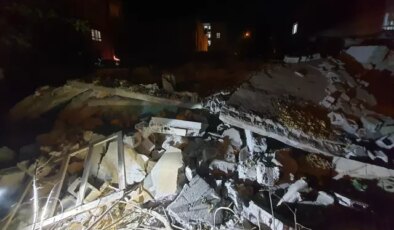 Batman’da 2 katlı bina çöktü