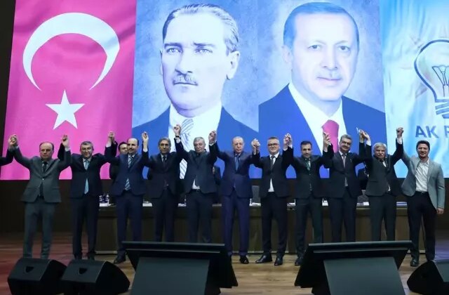 İstifalar peş peşe geldi! Bayrampaşa Belediyesi el değiştirebilir