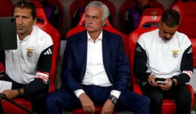 Binlerce taraftarın önünde neye uğradığını şaşırdı! Mourinho’ya 90+1 şoku