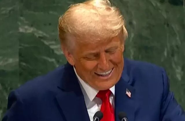 BM’de prompteri bozulan Trump’ın zor anları